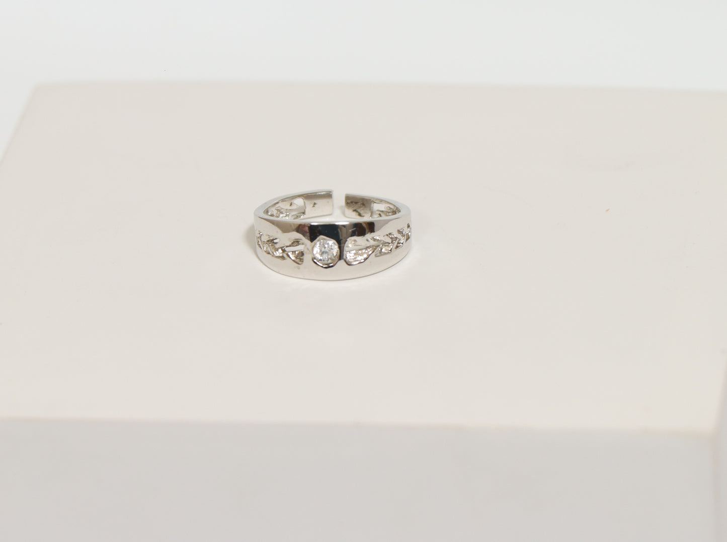 Crown Leaf Zircon Silver Ring
