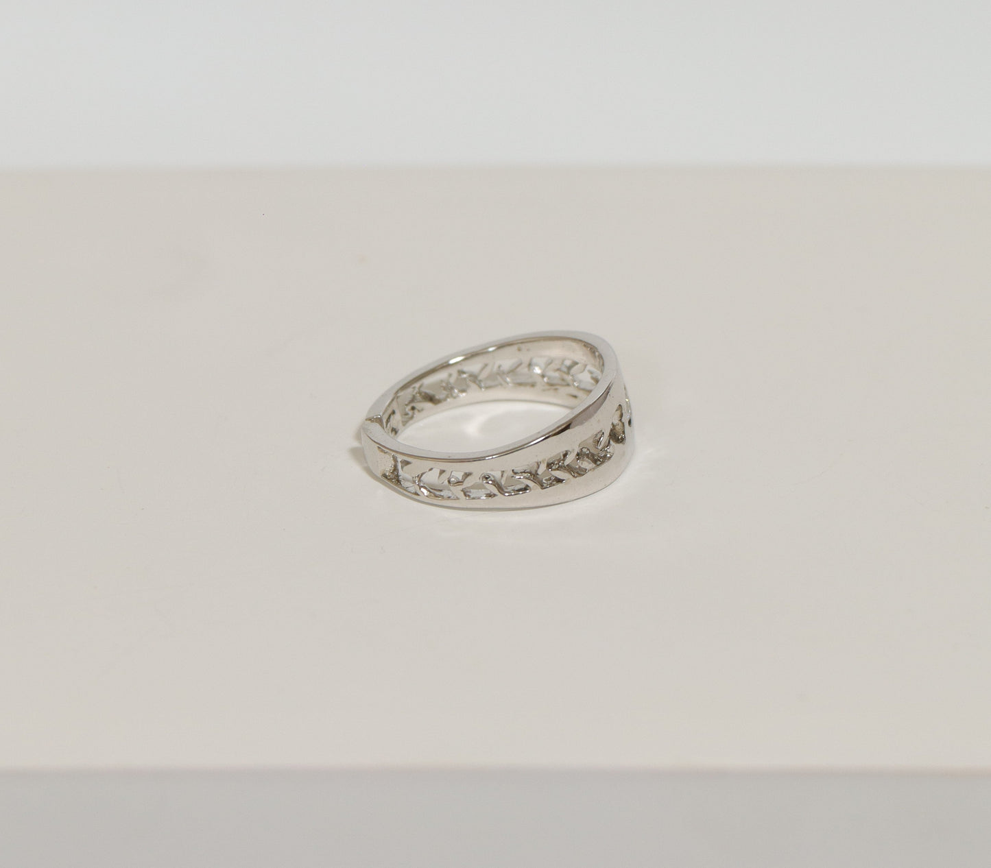 Crown Leaf Zircon Silver Ring